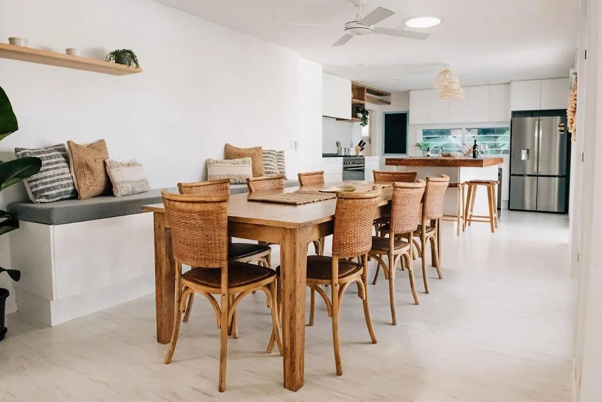 Semesterbostad Prime Location With Pool - Walk To Coolum Beach